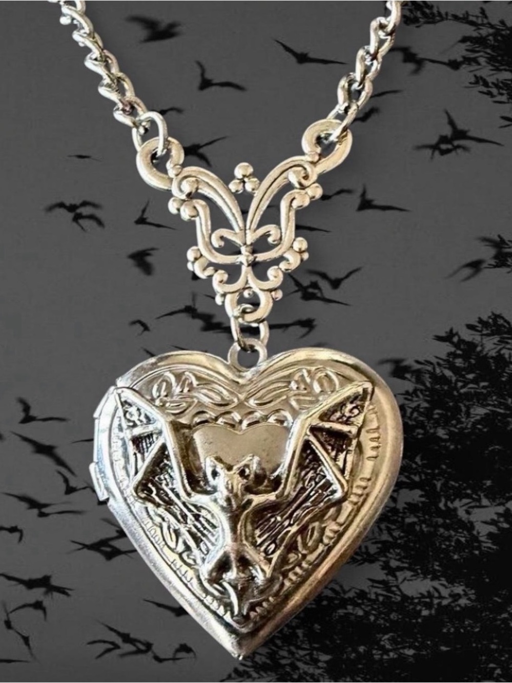Gothic Vampire Bat Heart Locket Necklace 🩶🦇🖤